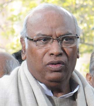 ஆதாரம் இருந்தால் வெளியிடுங்கள்:   ராஜ்நாத்சிங்கிற்கு கார்கே சவால்